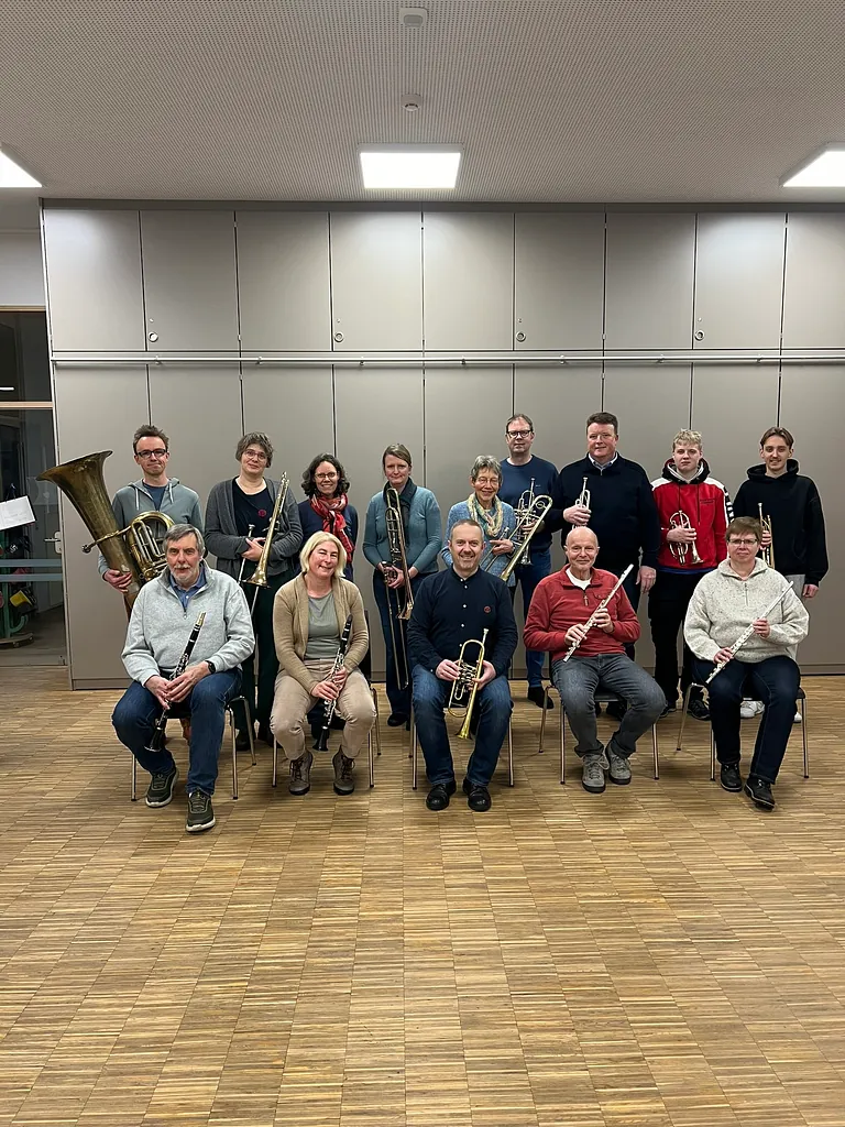 Ensamble Blech und Holz